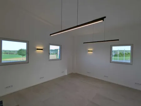 Erstbezug - Hochwertig renoviertes, klimatisiertes Büro mit Parkplätzen im Gewerbepark Pöttelsdorf