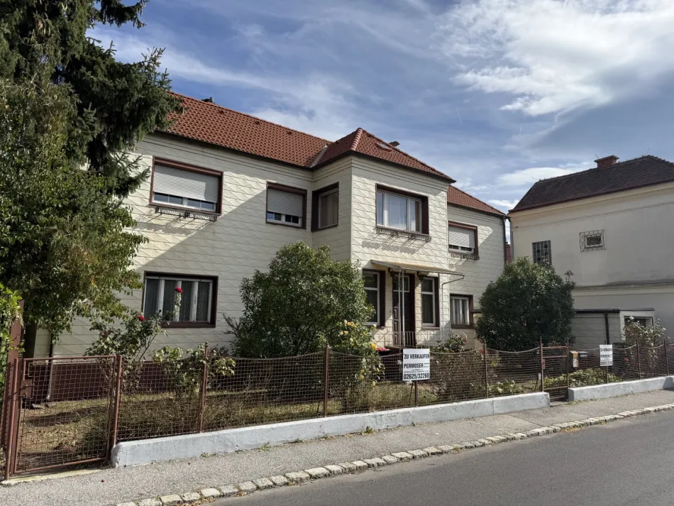 großzügige Villa mit Potenzial im Herzen von Bad Sauerbrunn - Titelbild