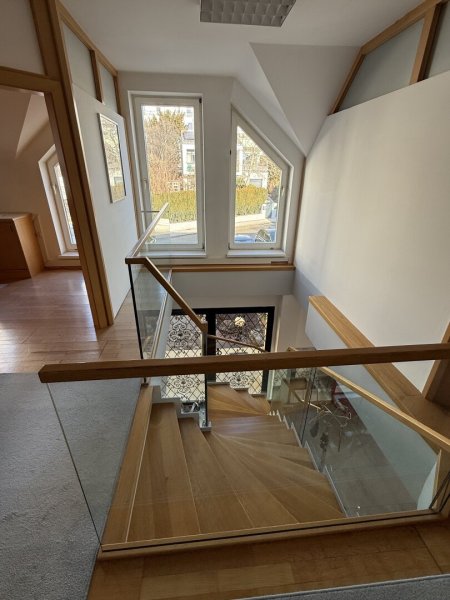 ca. 225 m²repräsentative Büroräumlichkeiten in Zentrumsnähe mit Parkplätzen zu vermieten