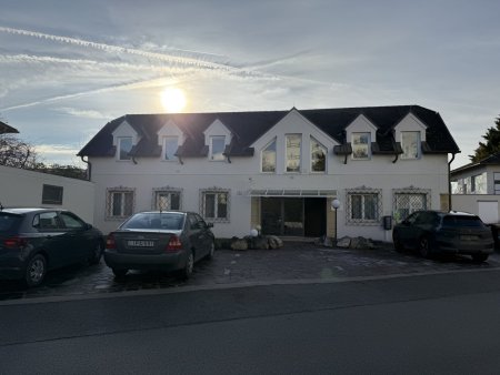 repräsentative Büroräumlichkeiten in Zentrumsnähe mit Parkplätzen zu vermieten
