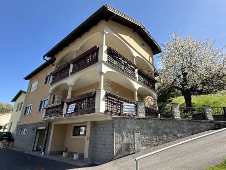 sehr gepflegtes Wohnhaus mit traumhaftem Blick auf die Burg