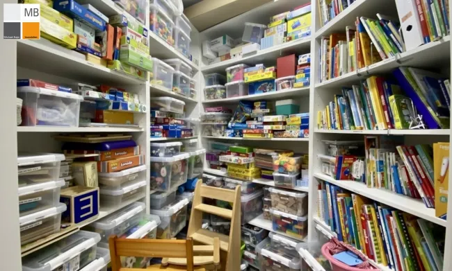 Abstellraum für Bücher und Spiele