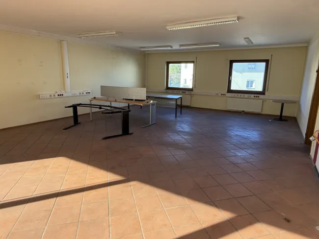ca. 200 m² große Büroräumlichkeiten günstig zu vermieten - Bild