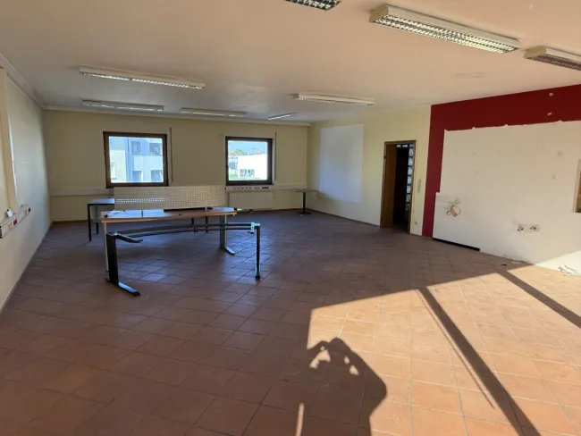 ca. 200 m² große Büroräumlichkeiten günstig zu vermieten - Bild