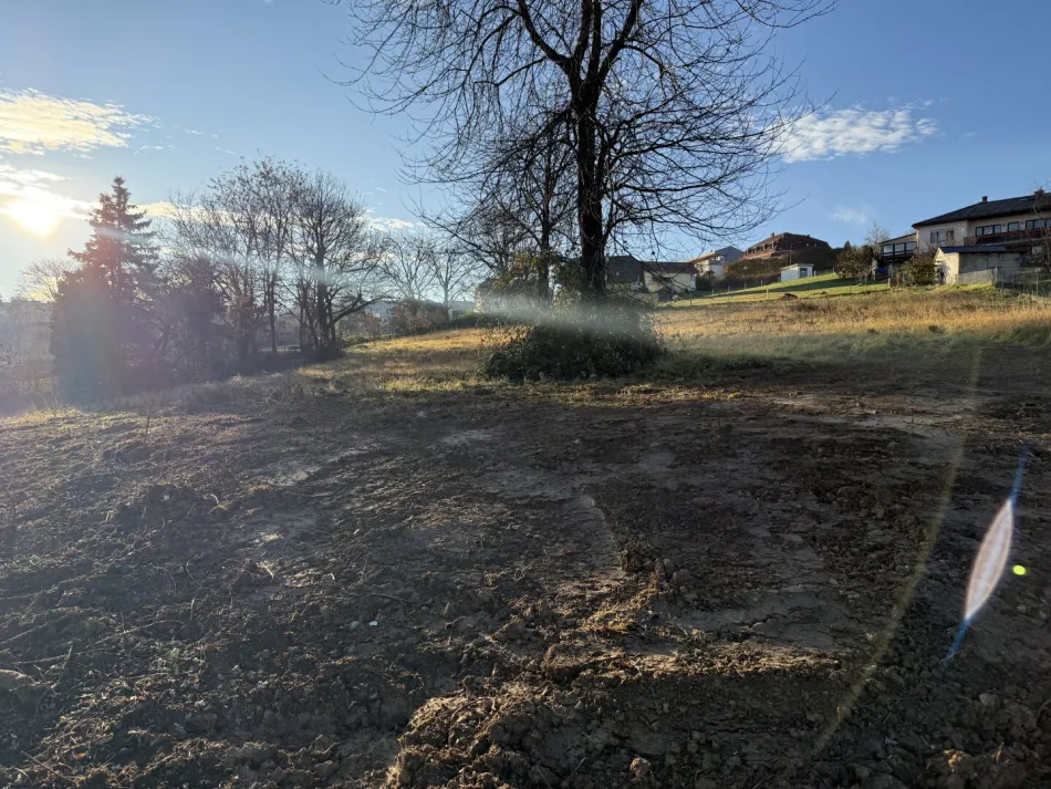 sonniger Baugrund mit Fernsicht zu verkaufen - Titelbild