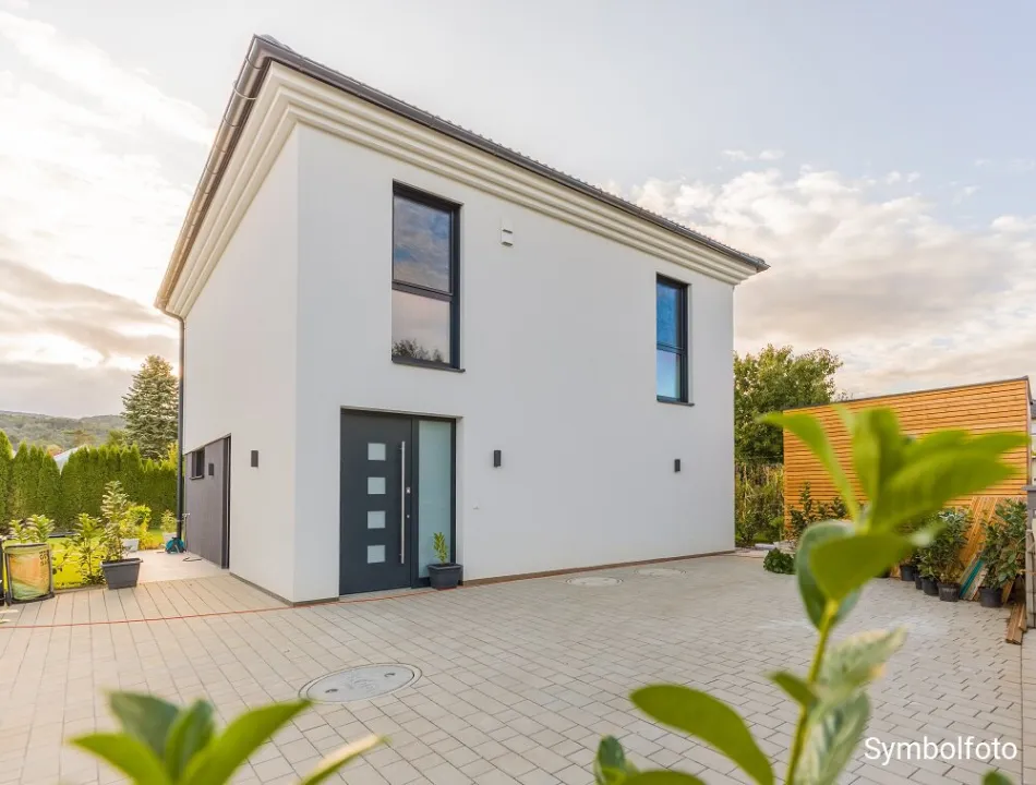 Energieeffizientes Einfamilienhaus inkl. Photovoltaikanlage und Luftwärmepumpe - Titelbild
