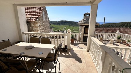 Mediterranes Natursteinhaus mit Innenhof & Meerblick auf der Insel Korčula