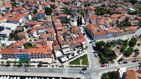 Zinshaus-Immobilie im Zentrum von Vela Luka – Gewerbe & Wohnen | Insel Korčula