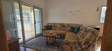 Historisches Steinhaus in erster Meereslinie – ca. 225 m² auf 3 Ebenen | Bucht Brna, Südseite Korčula