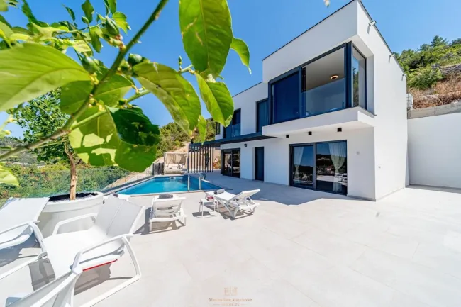 Moderne Villa mit Panorama-Meerblick – 120 m², Neubau, Glasfronten, Kamin | Vela Luka, Korčula - Titelbild