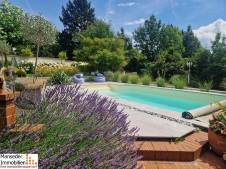 EINE WAHRE PERLE AM IMMOBILIENMARKT! Ca. 160 m² Wohnfläche, voll unterkellert, traumhafter Garten mit großem Pool!