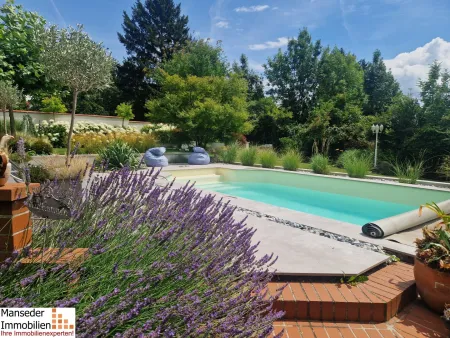 EINE WAHRE PERLE AM IMMOBILIENMARKT! Ca. 160 m² Wohnfläche, voll unterkellert, traumhafter Garten mit großem Pool!