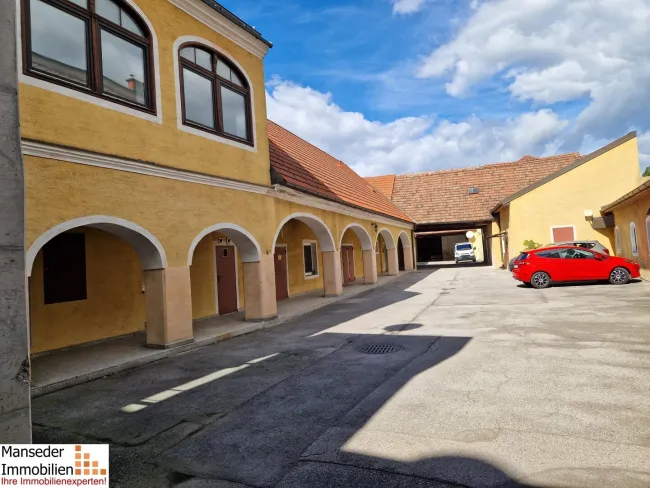 Mehrparteienhaus mit tollem Entwicklungspotential in hervorragender Lage von Böheimkirchen! - Bild