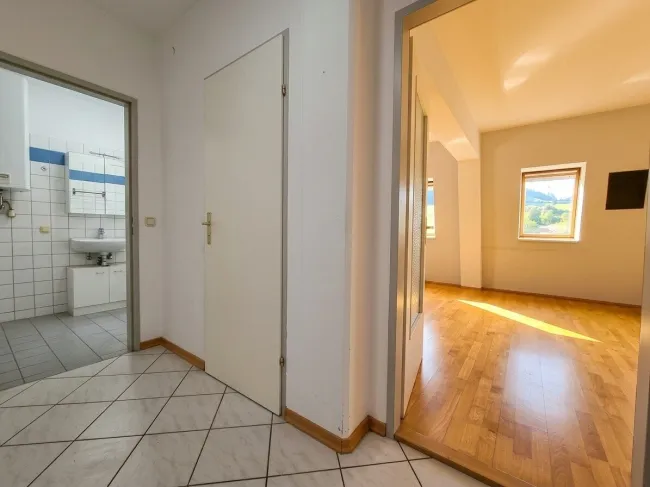 Einzelwohnraum / Vorraum / Badezimmer