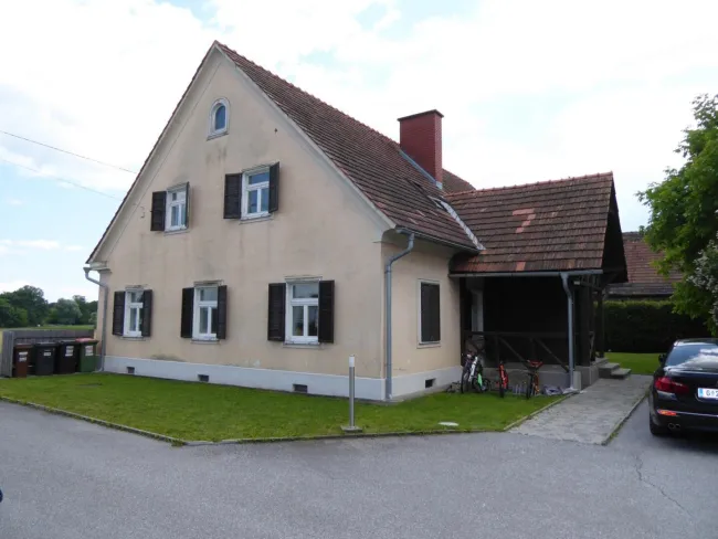 Solides Anlageobjekt - Wohnhaus mit vier Wohneinheiten und Ausbaupotential, Baulagerplatz mit Lagerhallen und Reserven - Titelbild