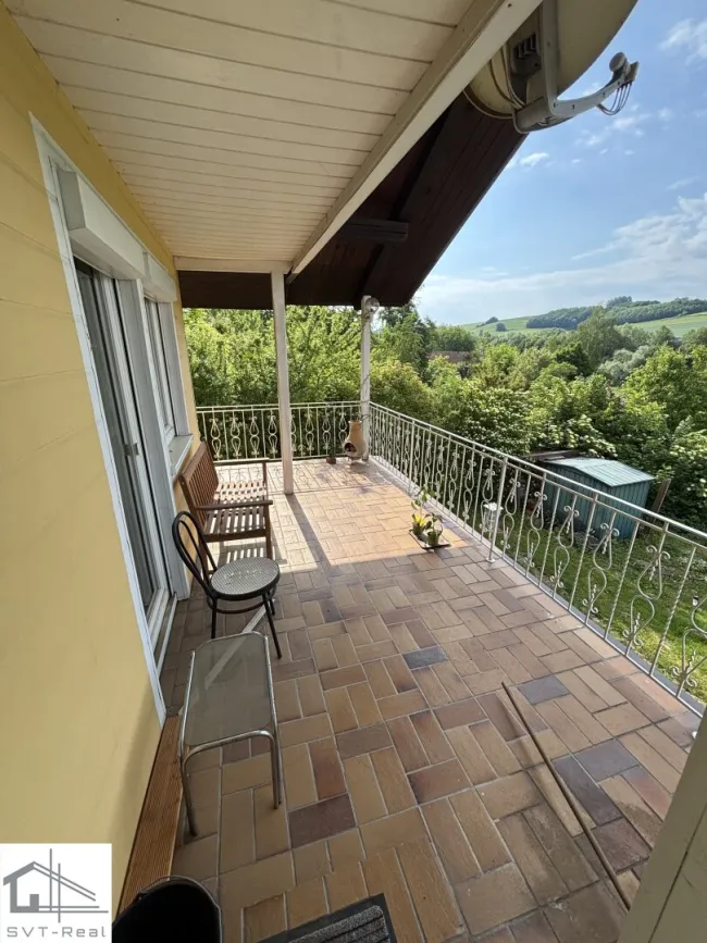 Großzügiges Wohnen mit Pool, Sauna, Nebengebäude und teilbarem Grundstück - Bild