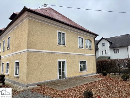 3-Zimmer Gartenwohnung in historischer Jahrhundertvilla, auch als Büro geeignet