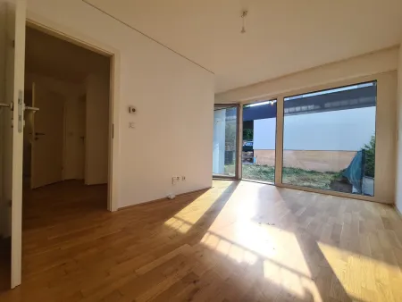 Gartenwohnung mit Loggia und Parkplatz