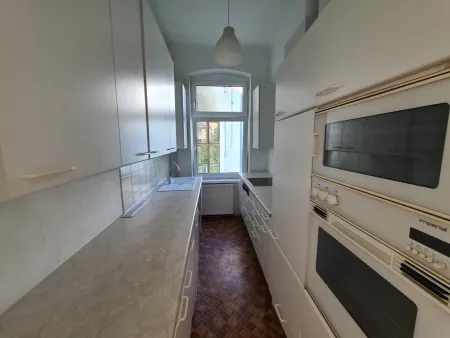 Sonnen-Altbau U3 Johnstraße