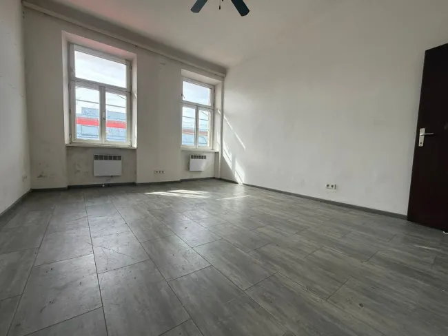 Altbau zum Renovieren | U3 Johnstraße | 2 Zimmer - Titelbild