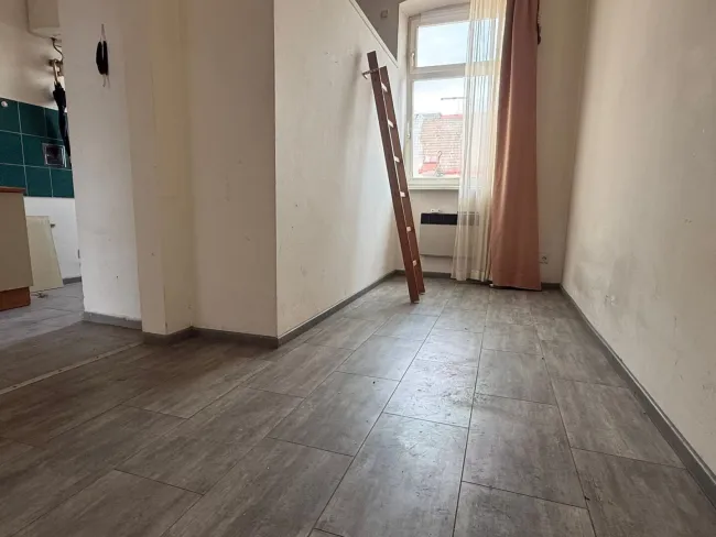 Altbau zum Renovieren | U3 Johnstraße | 2 Zimmer - Bild