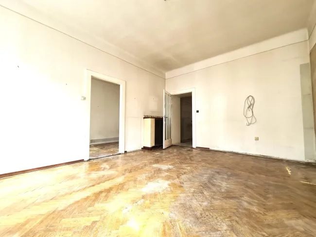 Sanierungsbedürftige Altbauetage 4-6 Zimmer - Bild