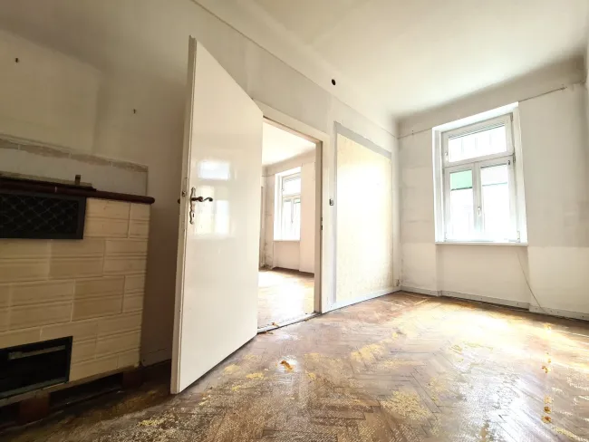 Altbau Sanierungstraum | 4-6 Zimmer | Ganze Etage - Bild