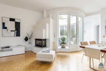 Zeitlos strahlend: 5-Zimmer-Altbau-Wohnung mit Atrium