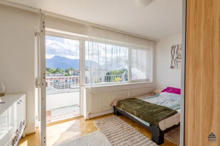 Bergblick: 3-Zimmer-Wohnung mit Balkon und Loggia - Nähe Stadtbibliothek und LKH
