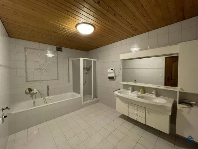 Bad (Wanne/Dusche)