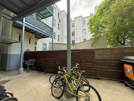 Fahrradstellplatz + Müllplatz
