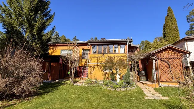 Rückzugsort im Grünen: Haus mit Wintergarten auf Pachtgrund - Titelbild