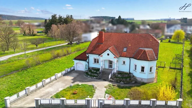 Stilvolles Einfamilienhaus mit weitläufigem Grundstück in ruhiger Lage - Bild