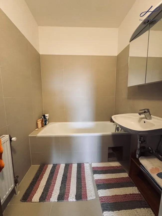 2 Zimmer Wohnung mit Balkon. - Bild