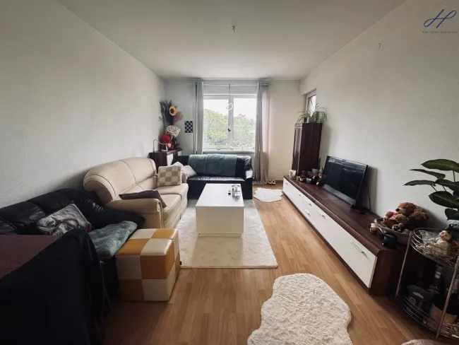 2 Zimmer Wohnung mit Balkon. - Titelbild