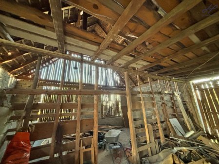 Geräumiges Einfamilienhaus mit Scheune und Keller auf großem Grundstück