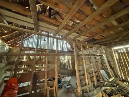 Geräumiges Einfamilienhaus mit Scheune und Keller auf großem Grundstück