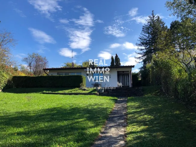 Wilfersdorf - Haus/Baugrund in Traumruhelage mit Fernblick und externer Garage - Titelbild