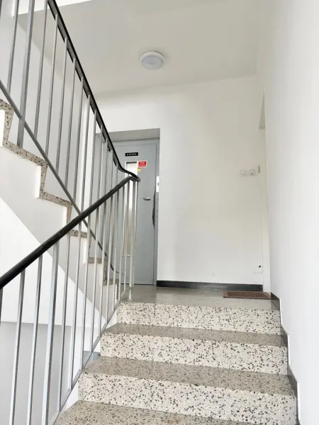 Rendite-Zinshaus in Wels, 640m², 4 Loggien, 4 Balkone, 5 Stellplätze, gepflegt!