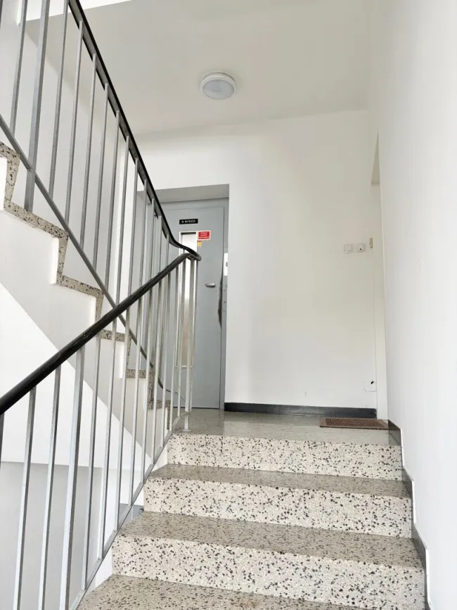 Rendite-Zinshaus in Wels, 640m², 4 Loggien, 4 Balkone, 5 Stellplätze, gepflegt! - Bild