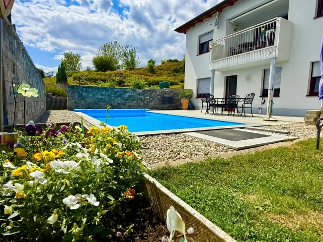 Neuer Preis – Ihr Sommerglück wartet! Haus mit Pool & Traumgarten“ - Titelbild