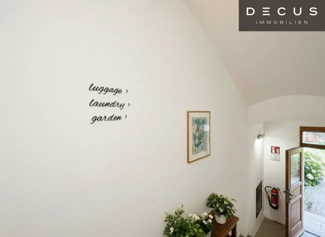 | LUXURIÖSES PENTHOUSE | HELLE DACHGESCHOSS-MAISONETTE MIT BLICK AUF DEN SCHLOSSBERG | 4 ZIMMER & OFFENER WOHN-KÜCHENBEREICH | 2 BÄDER | GALERIE | 2 TERRASSEN | ca. 155m² | DIREKTER LIFTZUGANG | TOP LAGE - Bild