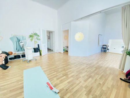 Repräsentatives Erdgeschoss-Büro mit flexiblem Raumkonzept