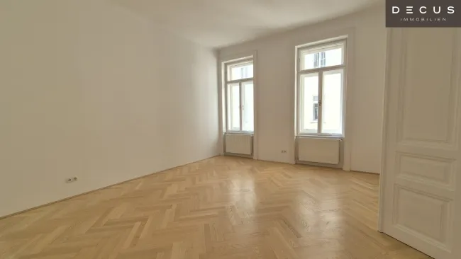 | LICHTDURCHFLUTET | ALTBAU | STELLPLATZ IM HAUS MÖGLICH | - Bild