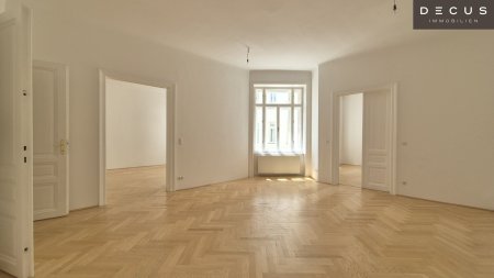 | LICHTDURCHFLUTET | ALTBAU | STELLPLATZ IM HAUS MÖGLICH |