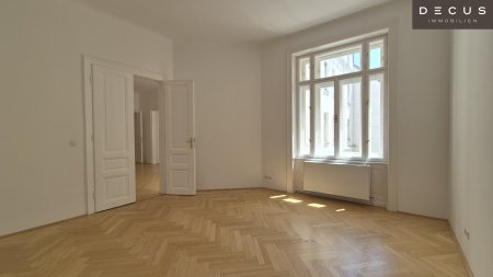 | LICHTDURCHFLUTET | ALTBAU | STELLPLATZ IM HAUS MÖGLICH |