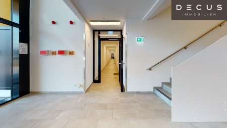 AB JULI | DREI ZIMMER | AUSGEZEICHNETE LAGE | RICHTUNG WESTEN | MIT AUSSENFLÄCHE |