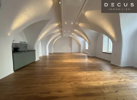 | ATTRAKTIVE BÜROFLÄCHE | 1. OG | ca. 90m² | VIELSEITIG NUTZBAR | 1 OFFENER BÜRORAUM | TEEKÜCHE | INNENSTADT| HAUPTPLATZ | TOP LAGE