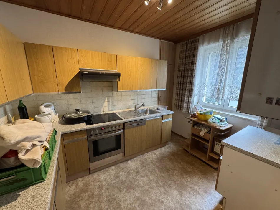 PREISSENKUNG: Sonnige 3-Zi-Wohnung in Wattens mit Balkon und Garage zum Sanieren - Bild