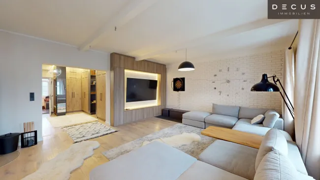 | GROSSES EINFAMILIENHAUS | 1 HAUPTWOHNUNG | 2 NEBENWOHNUNGEN | BÜRO - Bild